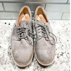 Clarks Artisan Light Gray Suede Oxfords Size 8